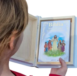 Biblia w drewnianym pudełku Prezent na Komunię - Pamiątka Pierwszej Komunii Świętej
