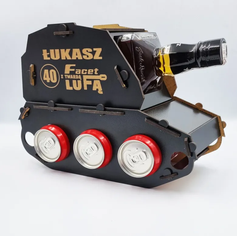 Czołg na whisky z grawerem, stojak na alkohol
