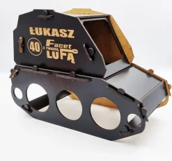 Czołg na whisky z grawerem, stojak na alkohol