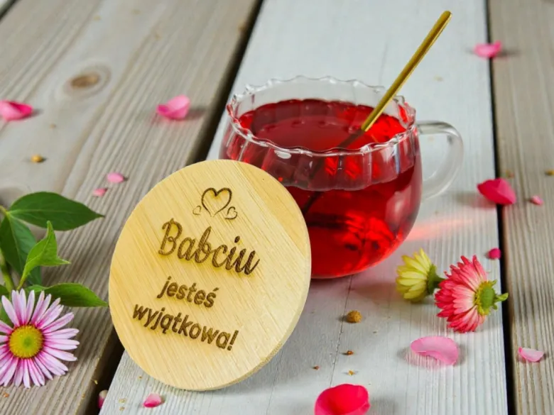Filiżanka 450 ml z Pokrywką i Łyżeczką dla Babci - Prezent na Dzień Babci i Dziadka Świadka