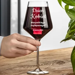 Kieliszek do Wina z Grawerem - Prezent na Dzień Kobiet dla koleżanek z pracy