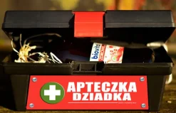 Skrzynka, apteczka pierwszej pomocy na alkohol