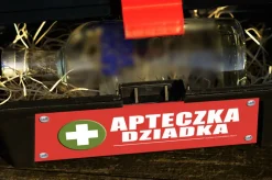 Skrzynka, apteczka pierwszej pomocy na alkohol