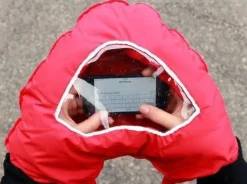 Zakochana rękawica z okienkiem na smartfona
