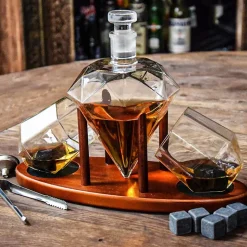 Zestaw do whisky DIAMENT DELUXE: karafka, 2 szklanki, drewniana podstawka i kamienne kostki