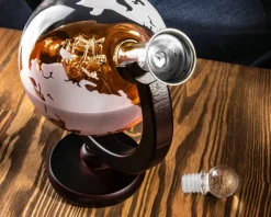 Zestaw do whisky GLOBUS: karafka, 2 szklanki i kamienne kostki - prezent na 40 50 60 70 urodziny dla faceta taty męża mężczyzny