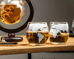 Zestaw do Whisky Globus - karafka, drewniana podstawka, 2 szklanki, 9x kostki, 2 podkładki